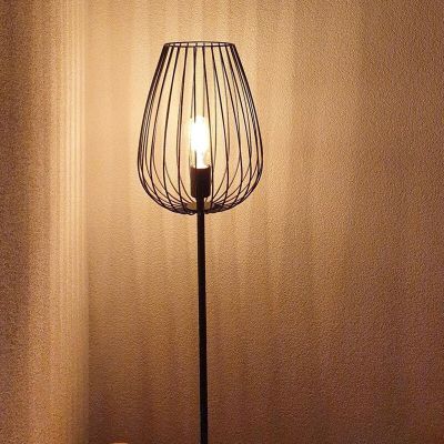 Lampadar negru din metal, Kitana, con întrerupător