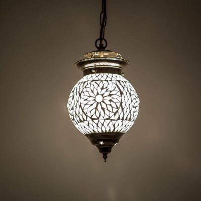 Lustră transparentă orientală, Nisrin